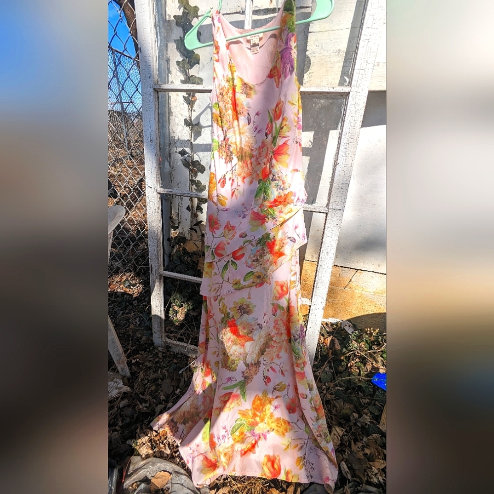 Beautiful spring Easter flowy floral pastel ruffle dress Sundance brand size 2